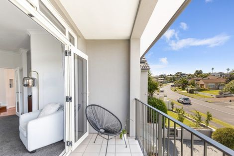 Photo of property in 30 Hogarth Rise, West Harbour, Auckland, 0618