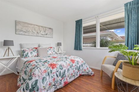 Photo of property in 2/100 Ti Rakau Drive, Pakuranga, Auckland, 2010