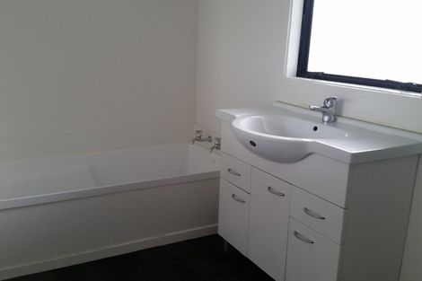 Photo of property in 57 Holmes Drive South, Massey, Auckland, 0614