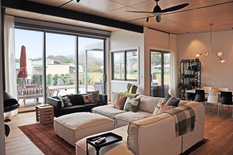 Photo of property in 52 Sandpiper Avenue, Point Wells, 0986