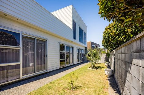 Photo of property in 16 Links Drive, Waiwhakaiho, New Plymouth, 4312