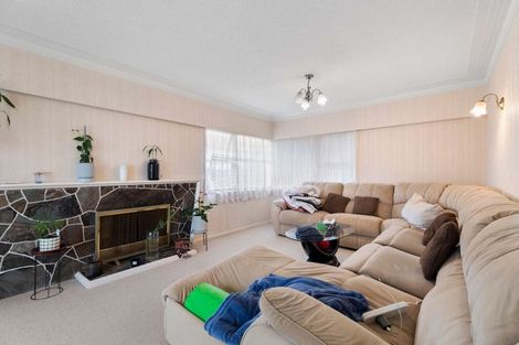 Photo of property in 16 Hollinbrigg Place, Manurewa, Auckland, 2102