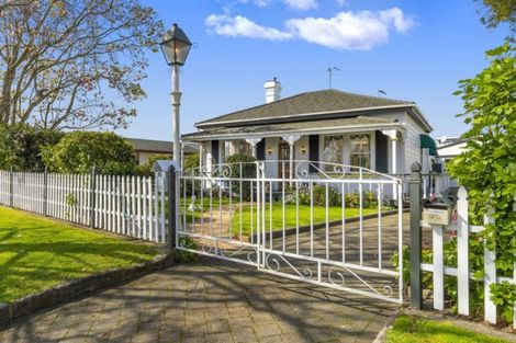 Photo of property in 90 Edgecumbe Road, Tauranga, 3110