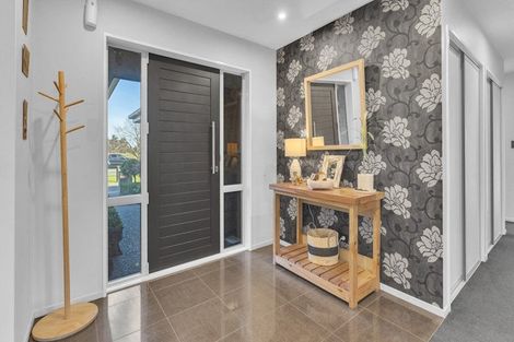 Photo of property in 14 Bernice Crescent, Yaldhurst, Christchurch, 8042