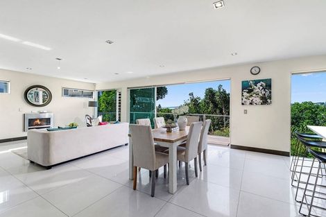 Photo of property in 1 Paterson Mews, Browns Bay, Auckland, 0630