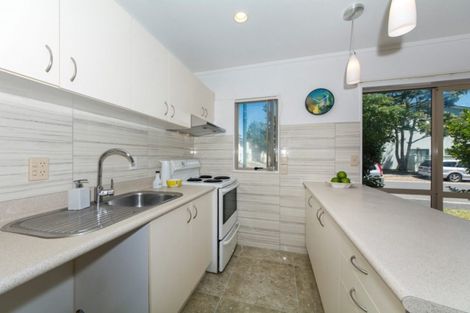 Photo of property in 9 Lockington Avenue, Henderson, Auckland, 0612