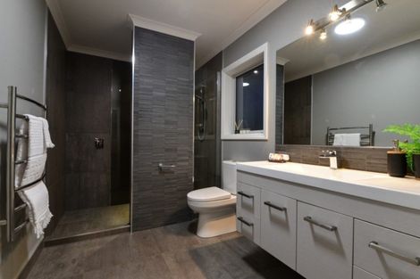 Photo of property in 2 Amokura Crescent, Flagstaff, Hamilton, 3210