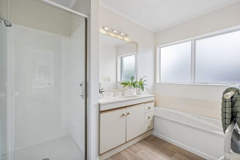 Photo of property in 34 Sailfish Drive, West Harbour, Auckland, 0618