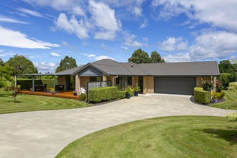 Photo of property in 18 Loch Views Road, Acacia Bay, Taupo, 3385