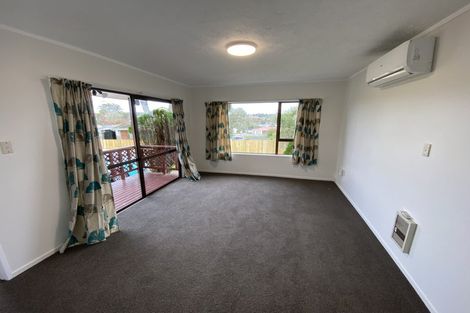 Photo of property in 17 Brougham Place, West Harbour, Auckland, 0618