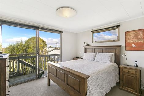 Photo of property in 19 Peterhouse Place, West Harbour, Auckland, 0618
