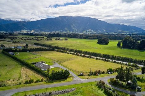 Photo of property in 10 Lake Hills Road, Inland Road, Kaikoura, 7373