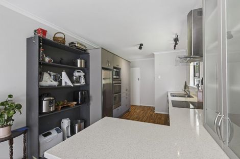 Photo of property in 32 Beaumont Crescent, Frankleigh Park, New Plymouth, 4310