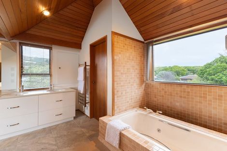 Photo of property in 10 Edgewater Street, Waikanae, 5036