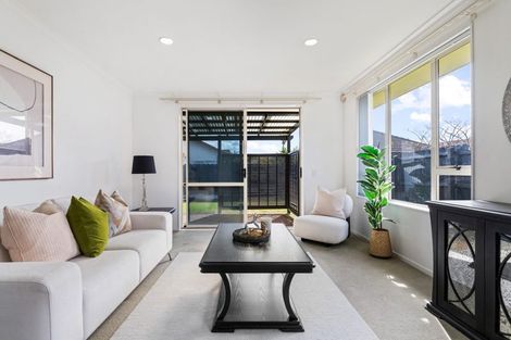 Photo of property in 11 Fernbrook Close, Burswood, Auckland, 2013