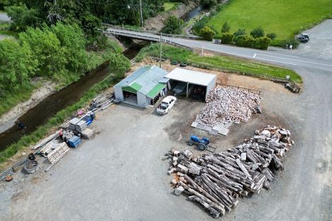 Photo of property in 61 Moore Road, Winton, 9781