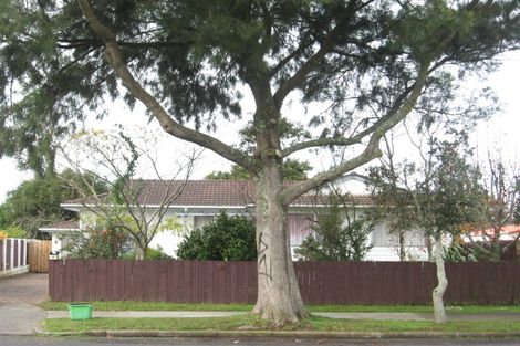 Photo of property in 15 Fiesta Drive, Half Moon Bay, Auckland, 2012