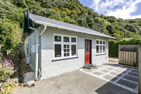 Photo of property in 120a Breaker Bay Road, Breaker Bay, Wellington, 6022