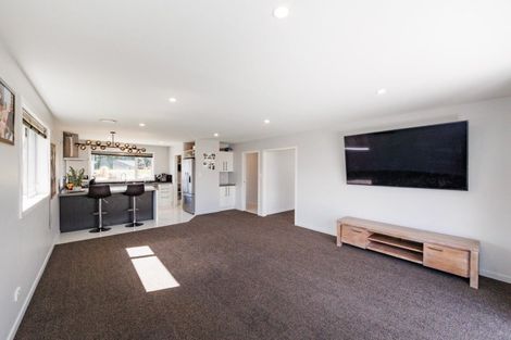 Photo of property in 47 Atlantic Drive, Fitzherbert, Palmerston North, 4410