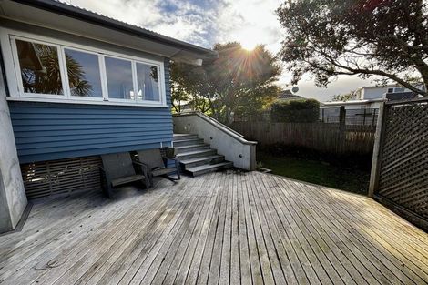 Photo of property in 28a Old Lake Road, Narrow Neck, Auckland, 0624