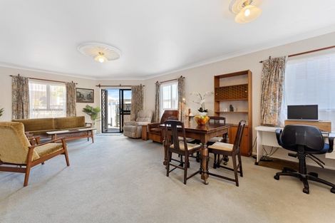 Photo of property in 14 Sackville Street, Fitzroy, New Plymouth, 4312