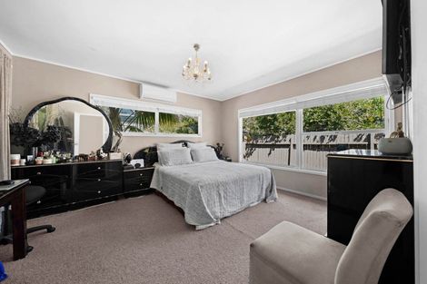 Photo of property in 2 Tudward Glade, Hillcrest, Auckland, 0627