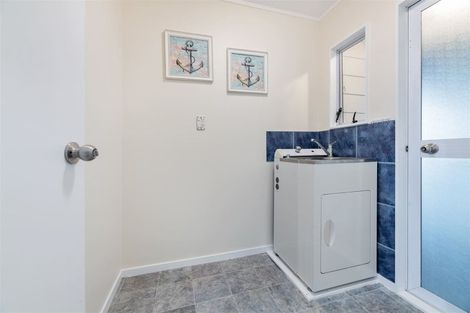 Photo of property in 43 Aldern Road, Massey, Auckland, 0614