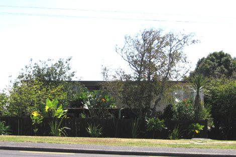 Photo of property in 1/133 Carlisle Road, Northcross, Auckland, 0632