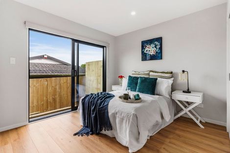 Photo of property in 43d Mirrabooka Avenue, Botany Downs, Auckland, 2010