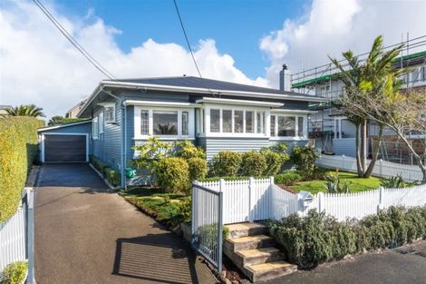 Photo of property in 27 Merani Street, Narrow Neck, Auckland, 0622