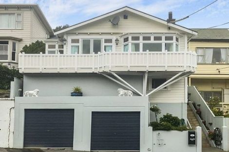 Photo of property in 6 Hawker Street, Mount Victoria, Wellington, 6011