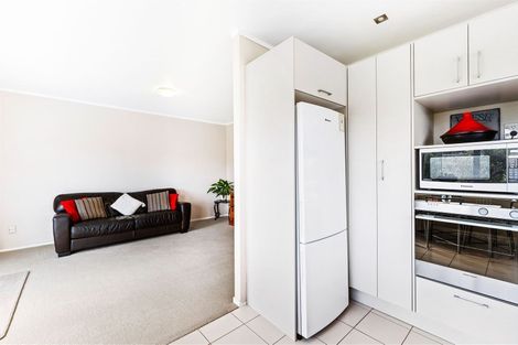 Photo of property in 28 Faith Bullock Place, New Lynn, Auckland, 0600