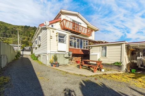 Photo of property in 83 Waikawa Road, Picton, 7220