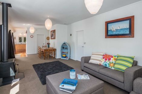 Photo of property in 24 Queens Road, Waikanae Beach, Waikanae, 5036