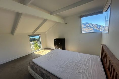 Photo of property in 92 Wynyard Crescent, Fernhill, Queenstown, 9300