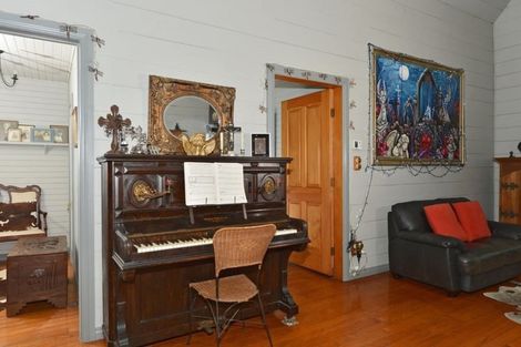 Photo of property in 305 Whananaki Road North, Opuawhanga, Hikurangi, 0181