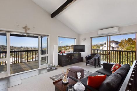 Photo of property in 2/807 East Coast Road, Northcross, Auckland, 0630