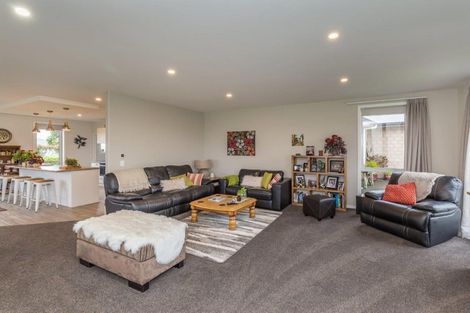 Photo of property in 9 Waipuna Grove, Levin, 5571