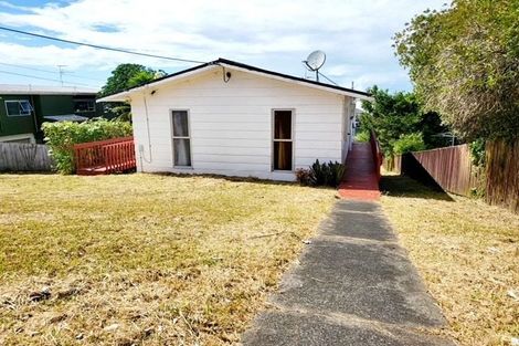 Photo of property in 779 East Coast Road, Northcross, Auckland, 0630