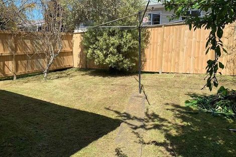 Photo of property in 1/11 Liston Street, Northcote, Auckland, 0627