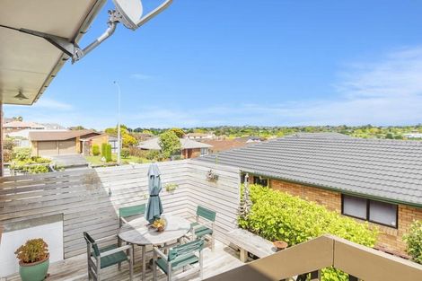 Photo of property in 1/71 Dalwhinnie Parade, Highland Park, Auckland, 2010