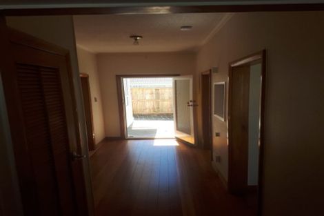 Photo of property in 22 Niccol Avenue, Narrow Neck, Auckland, 0624