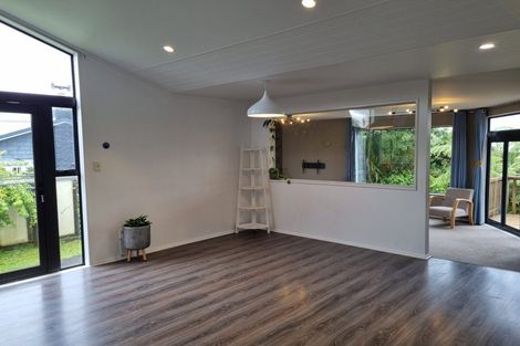 Photo of property in 14 Kekeno Grove, Tirohanga, Lower Hutt, 5010