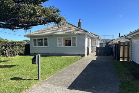 Photo of property in 16 Strathmore Avenue, Strathmore Park, Wellington, 6022