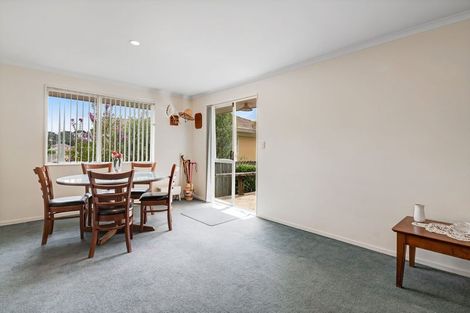 Photo of property in 5 Ian Marwick Place, Birkenhead, Auckland, 0626