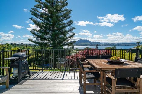 Photo of property in 6 Earle Place, Acacia Bay, Taupo, 3330