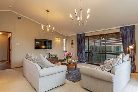 Photo of property in 14 Mokau Place, Terrace End, Palmerston North, 4410