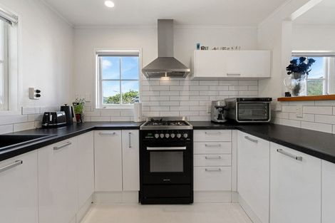 Photo of property in 24a Parklands Drive, Karori, Wellington, 6012