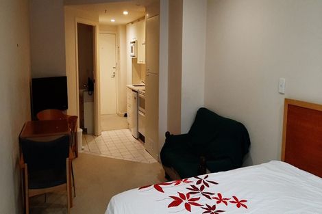 Photo of property in Terrace Heights Apartments, 2e/163 The Terrace, Wellington Central, Wellington, 6011