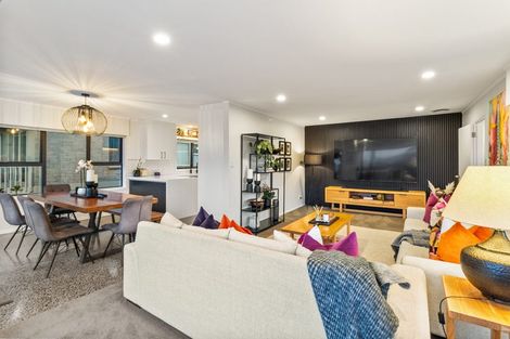 Photo of property in 16 Clyside Avenue, Half Moon Bay, Auckland, 2012